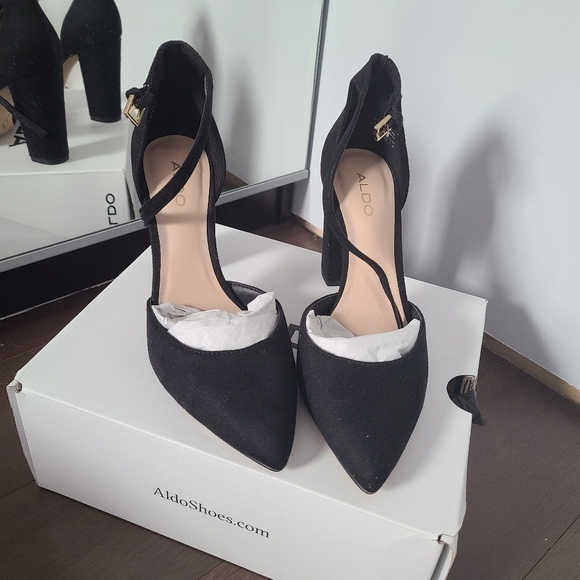 NIB Aldo Black Faux Suede Ankle Strap Closed Toe Heel US6.5 - Picture 2 of 7